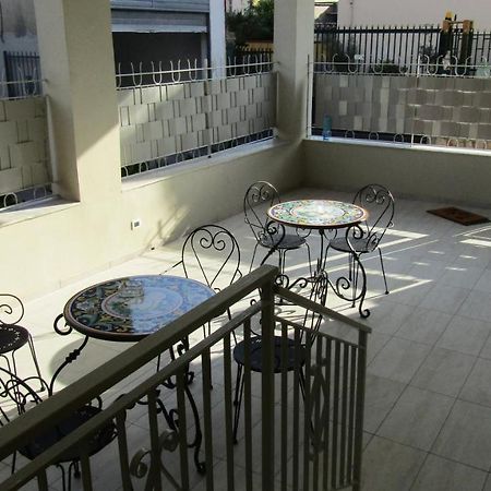 Domus Elvia-Vietri Bed & Breakfast Помпей Екстериор снимка