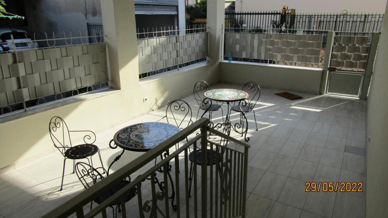 Domus Elvia-Vietri Bed & Breakfast Помпей Екстериор снимка